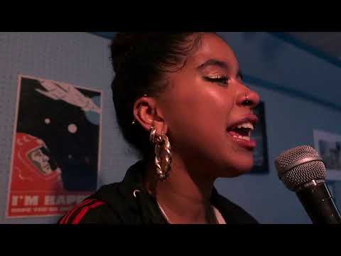 Isabelle Brown - In Your Head (Live @ West Eleven Studios)