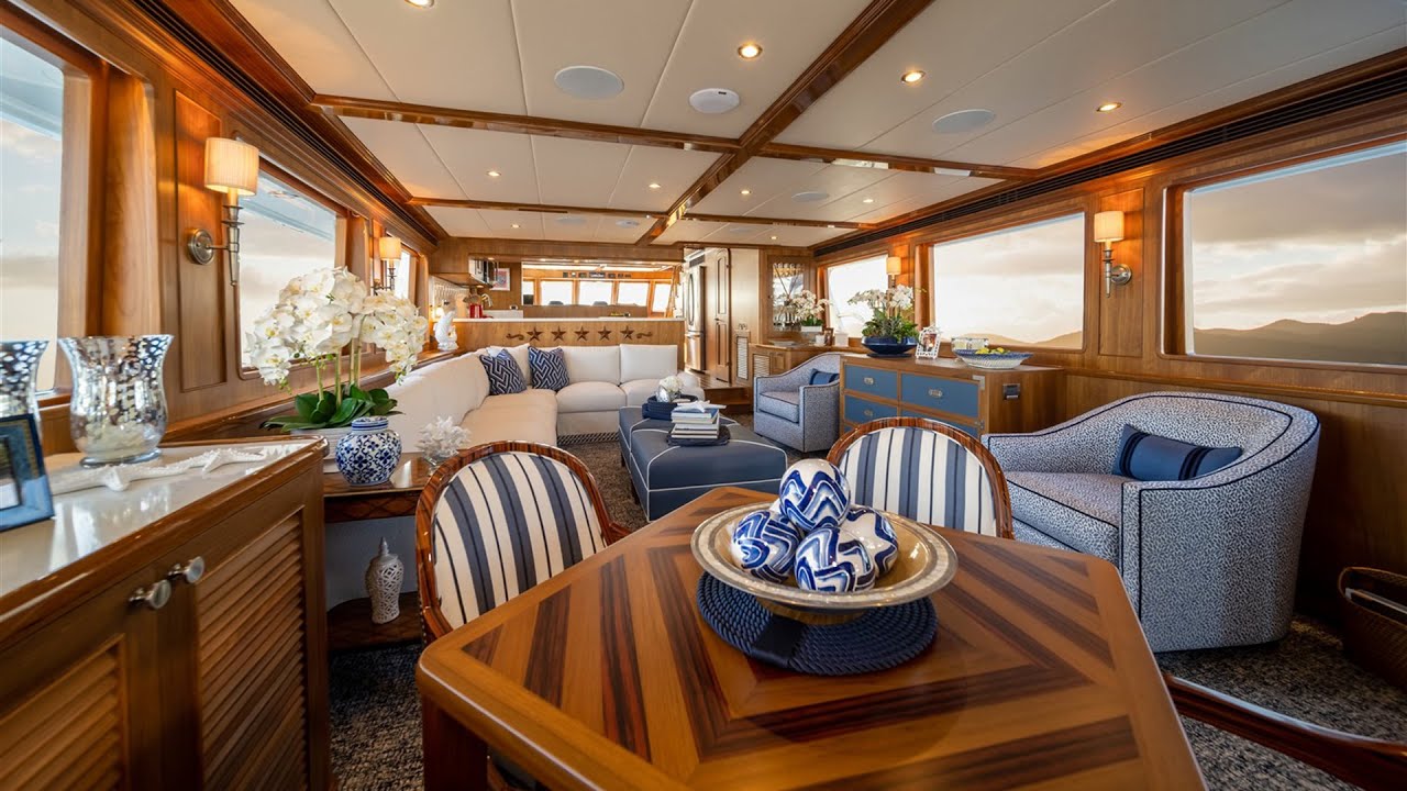 New Interior Photo Show - 900 Outer Reef Classic Motoryacht JULIANNE
