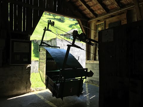 Seilbahnfahrt Spiringen-Chipfen