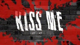 Kiss Me Like Nobody&#39;s Watching - Simple Plan [Lyric Video]