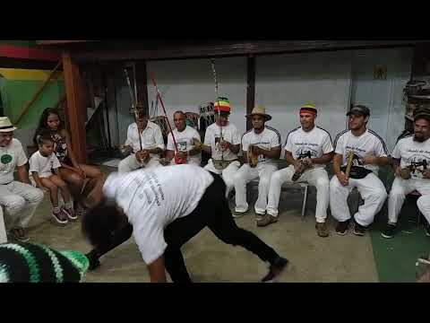Capoeira inclusiva com alto astral! Escola de Capoeira Angola Rei Zumbi Mestre Zé Baiano