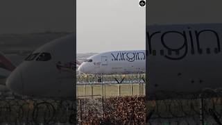 Download lagu DREAMLINER is taxing in front of us!😯 Virgin Atlantic Airways 🇬🇧✈️. #heathrowairport #shorts mp3
