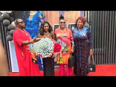 Surprise birthday for lady of songs by friends, family, lovers and children all over the world. ♥️🙏