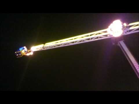 Manège BOOSTER de nuit // 4G, 50 m haut, 110 Kmh - Video by YATRA