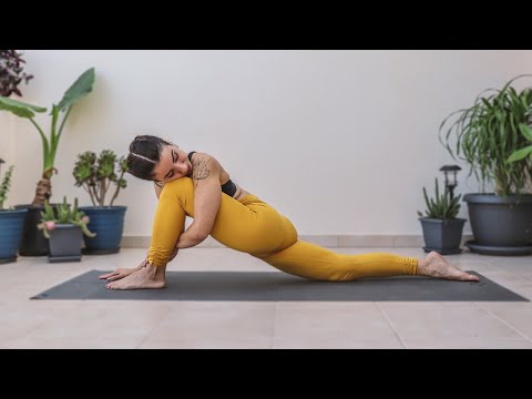 REDUCE KNEE PAIN: 17 Min Yoga Workout & Mobility