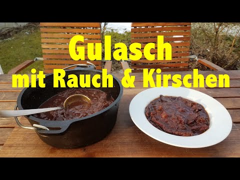 Gulasch mit Rauch und Kirschen
