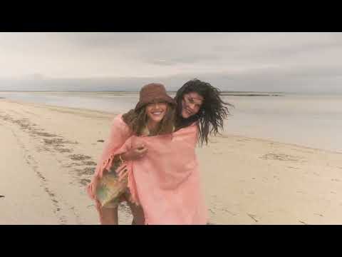 HIBISCUS LANE | FEATURING ANGELINA KENDALL, JASMINE O’NEILL + NYREE KEMP