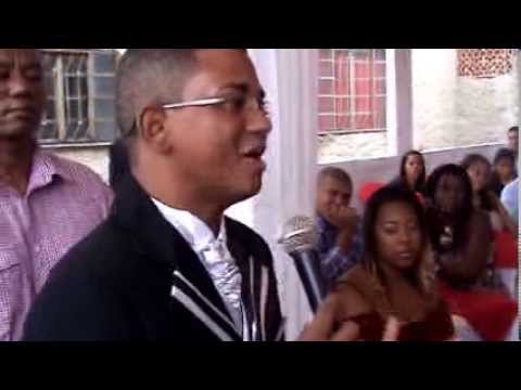 NOIVO CANTANDO PARA NOIVA!!