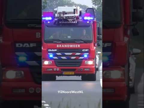 •Kapotte sirene• Brandweer Zoetermeer HW 15-5250 met spoed naar een zeer grote brand in Lekkerkerk