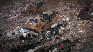 Watch Cat 963 Track Loaders Take on the Trash