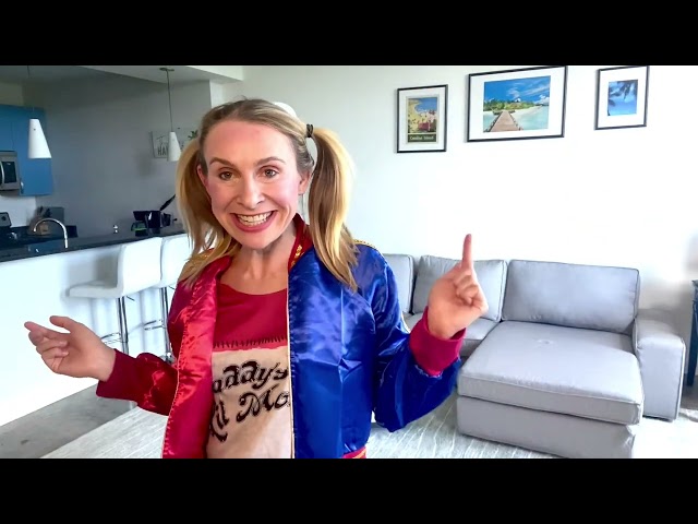 Vídeo relacionado con Rubies Disfraz Harley Quinn para adulto, Jumpsuit rojo con cinturón y chaqueta, Oficial de Escuadrón suicida 2, Suicide Squad, DC Comics para Carnaval, Fiestas, Cosplay