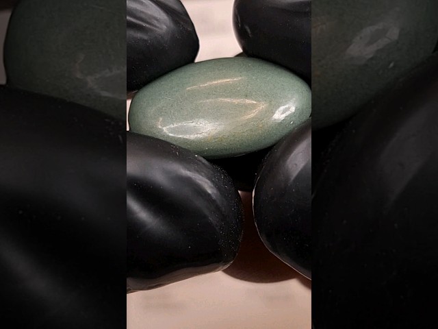 حجر عقيق أخضر مزرق لون رائع قاتم طبيعي مفحوص و موث...