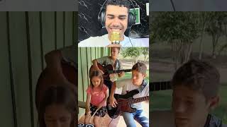 ELES TOCAM DE OUVIDO