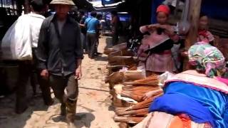 preview picture of video 'Walking round the Sunday Market, Bắc Hà'