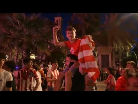 Los aficionados del Almería y el Valladolid celebran el ascenso a primera