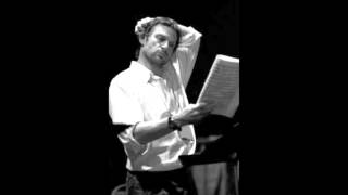 Simon Keenlyside sings Efeu by Richard Strauss.