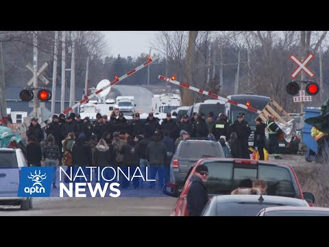Protesters and Ontario Provincial police face off in Tyendinaga | APTN News