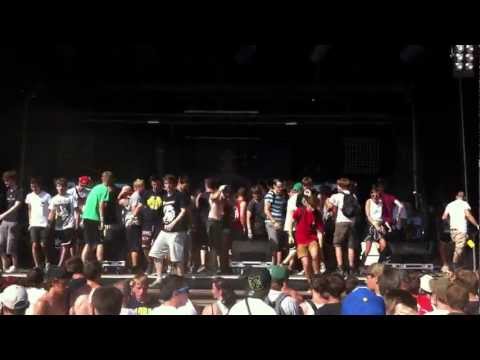 DEEZ NUTS -  I Hustle Everyday @ ieperfest 2012