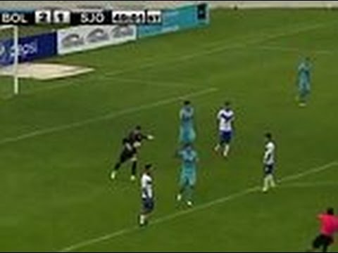 AMAZING KICK: Bolivar goal keeper Matias Dituro scores incredible goal