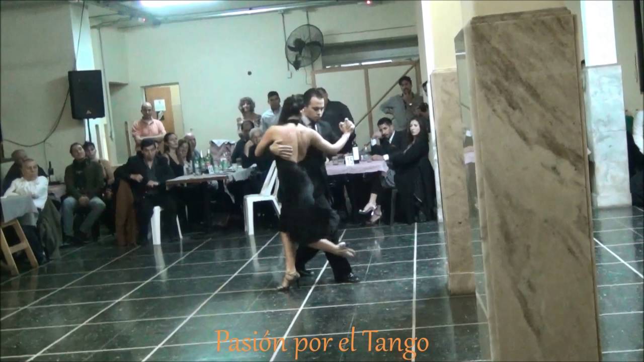 DANIELA BARRÍA y JULIÁN VILARDO Bailando el Tango ORGULLO CRIOLLO en FLOREAL MILONGA