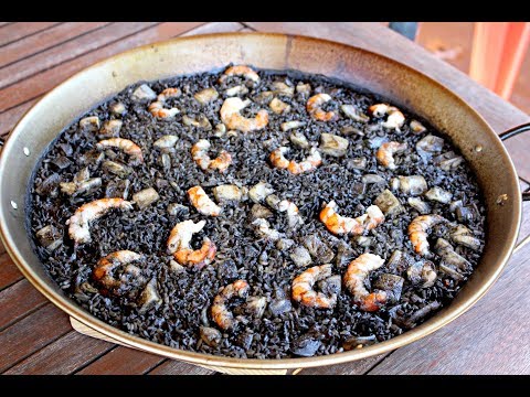 Arroz negro de sepia calamares y gambones