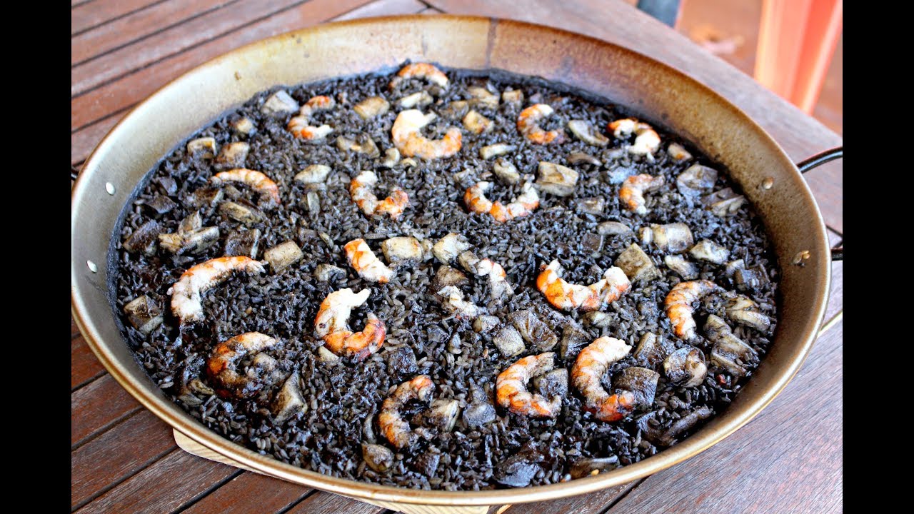 Arroz negro de sepia y calamares muy facil de hacer