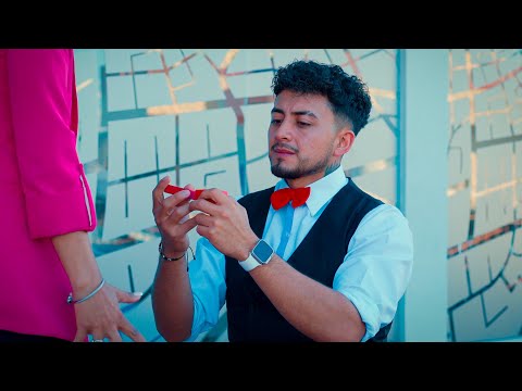 She rejected the waiter's proposal without imagining what would come next.