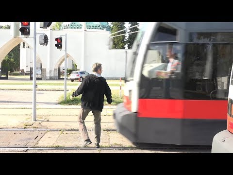 Unfall mit Straßenbahn: Achtung bei der Haltestelle