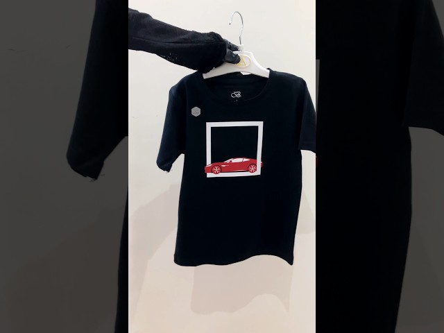 تيشيرت السيارة الحمراء