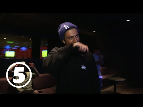 Samir råkar bowla iväg sin mobil