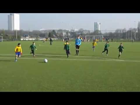 VSC valt aan, DSO neemt over, Wesley duikt op de bal.