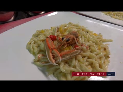 Trofie con scampi, gamberi e scorza d'arancia