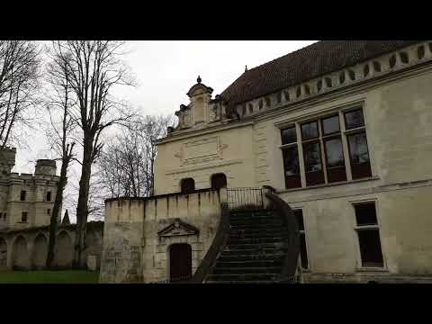 Castle and Aisne with Delphine Bell writer