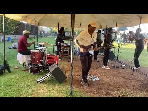 Gary Tight live at Gava sampling a new song called  Afinhura aspaka