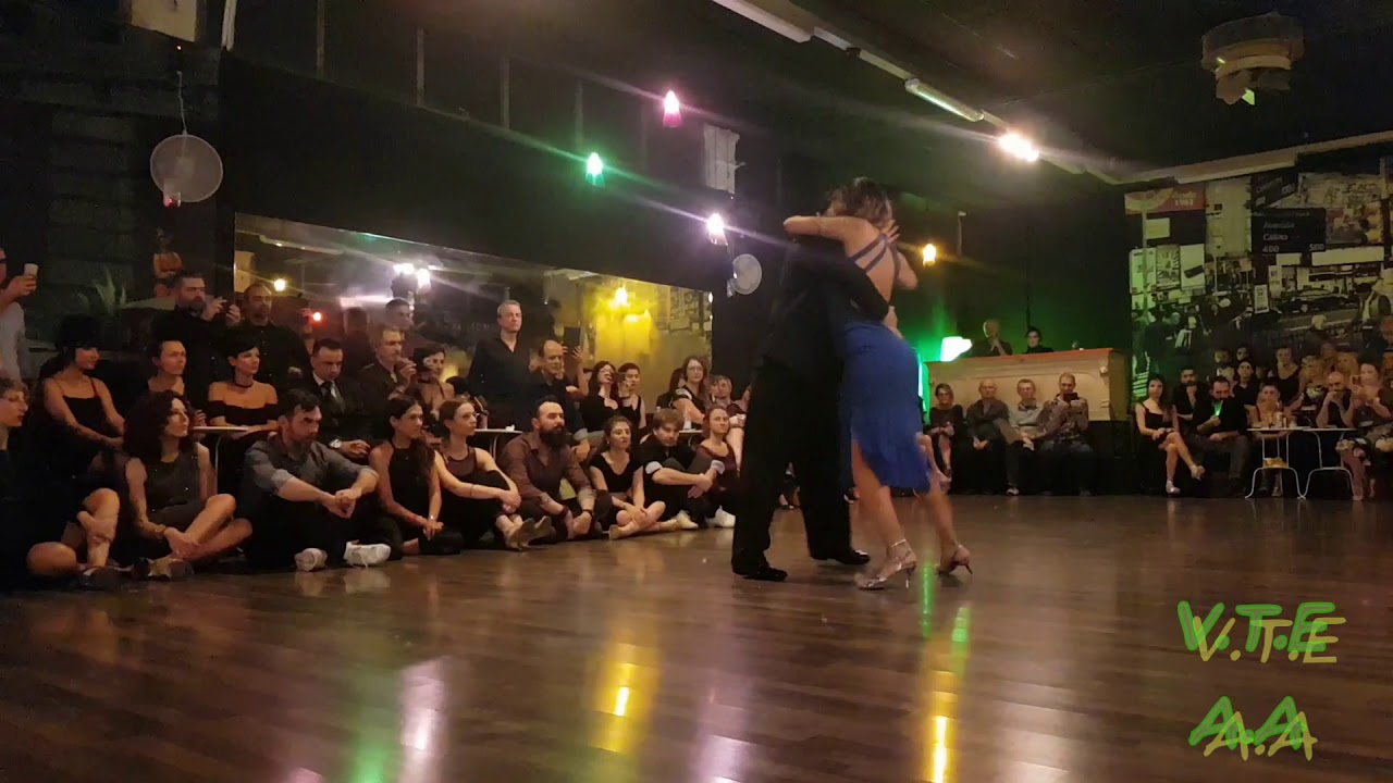 Performance al Papelero "Mantova " di Carlitos Espinoza and Majo Martirena