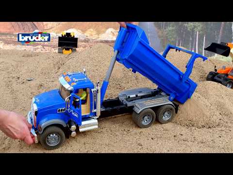 Mack Granite Halfpipe Kipp-LKW -- 02823 -- BRUDER Spielwaren