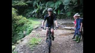 preview picture of video 'MTB ride on the track from Yilan to Wulai'