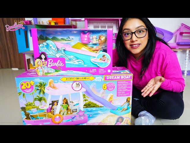 Vídeo relacionado con Barbie con Barco, Muñeca con bañador y Barco de Juguete para el Agua, con Mascota y Accesorios acuáticos (Mattel GRG30)