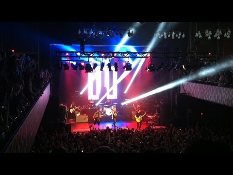 download lagu mp3 mp4 Paramore Vega, download lagu Paramore Vega gratis, unduh video klip Paramore Vega
