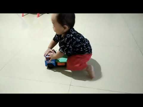 Adik Bayi Mengendarai Truk