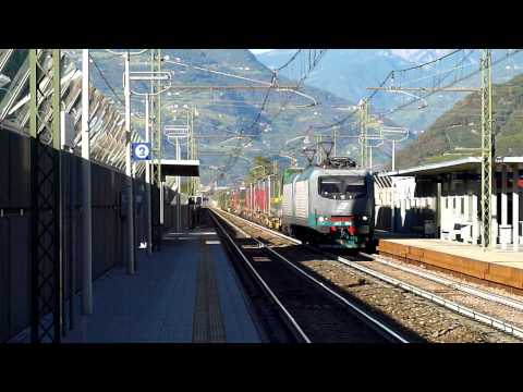 DOPPIA E412 IN TRANSITO A LAIVES CON MERCI INTERMODALE