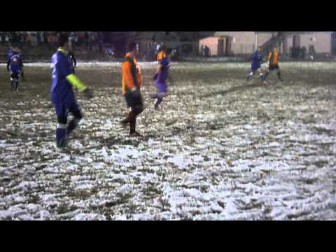 SECVENTE DIN TIMPUL MECIULUI AS BERZASCA - SEMENICUL VALIUG , PRIMUL MECI DIN LIGA A IV-a CARAS- SEVERIN JUCAT IN NOCTURNA ( 4 )