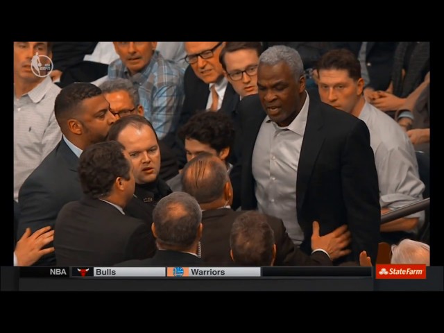 Legenda Knicks yang 'Kesal', Ewing, meminta kartu identitas di Madison Square Garden