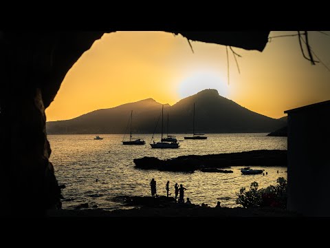 "Follow a light", A Cinematic Travel Video about Palma di Mallorca, Spain