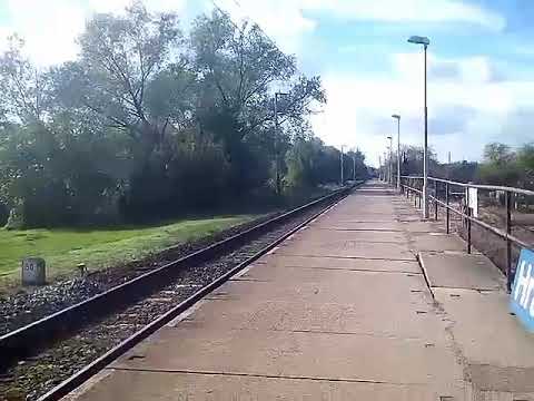 Průjezd osobního vlaku ve žst. Hradec Králové zastávka