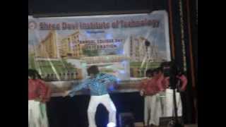 preview picture of video 'Funniest group dance ever SHREE DEVI INSTITUTE OF TECHNOLOGY Mangalore 2013'