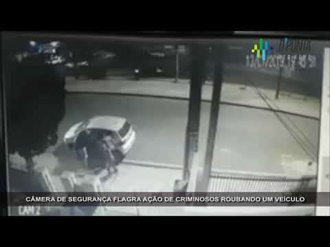 CÂMERA DE SEGURANÇA FLAGRA AÇÃO DE CRIMINOSOS ROUBANDO UM VEÍCULO - 15/07/19