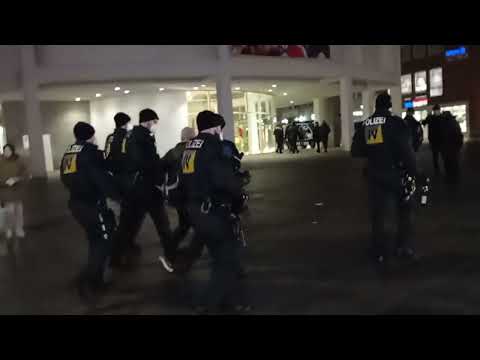 Ulm 11. 2 .22    Um  20.54 Uhr  noch verhaftet . 6  Minuten  vor Ende  der Maulwindel  Pflicht ?