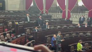 Diputados se ganaron hoy Q33 mil por llegar a plenaria que se suspendió