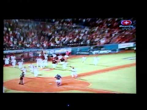 HERNAN IRIBARREN DEJANDO EN EL TERRENO A MAGALLANES  12 10 2012